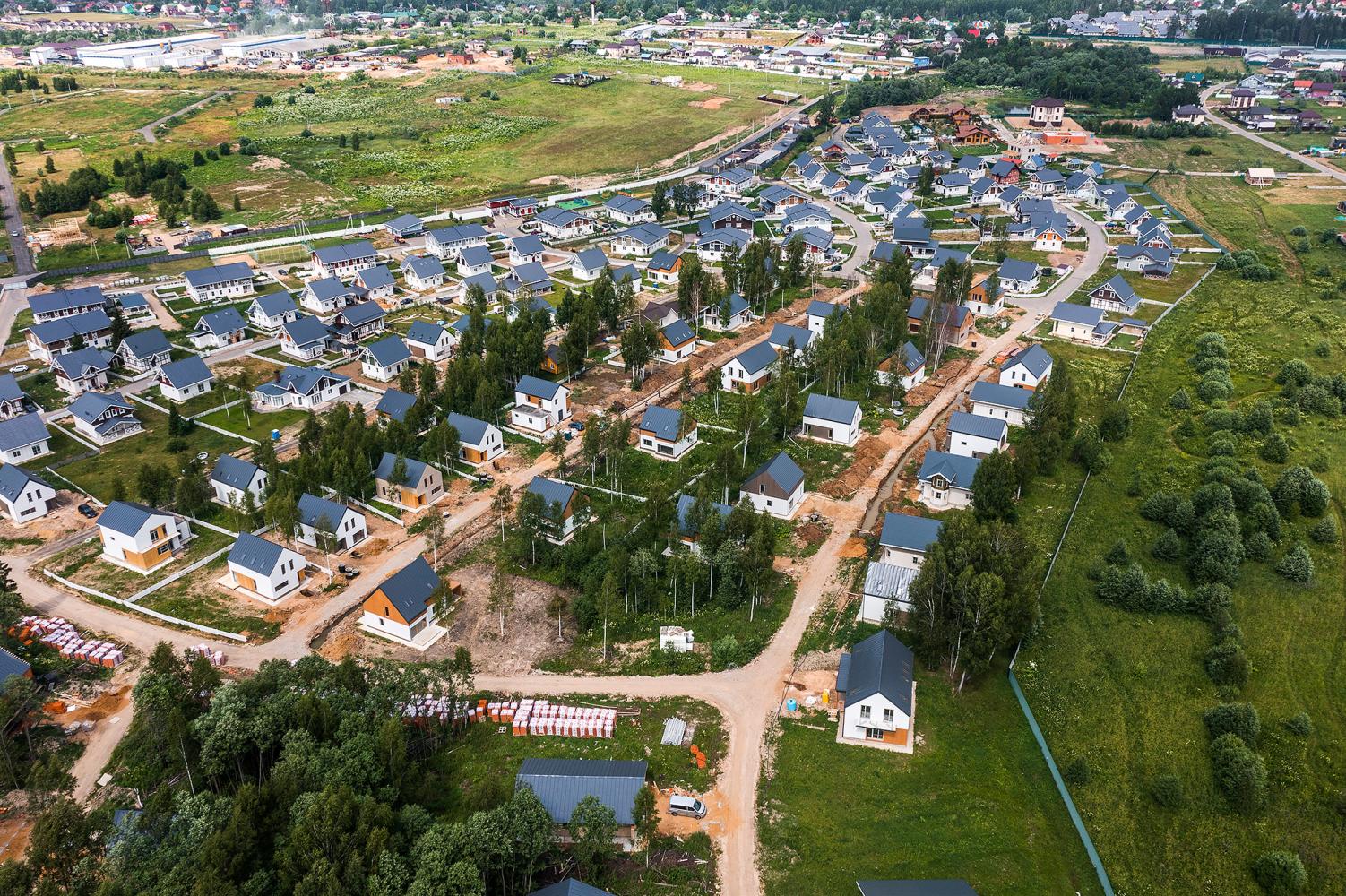 Поселок клуб. Арт Хаус поселок Истра. Поселок зеленый. Арт Хаус поселок.